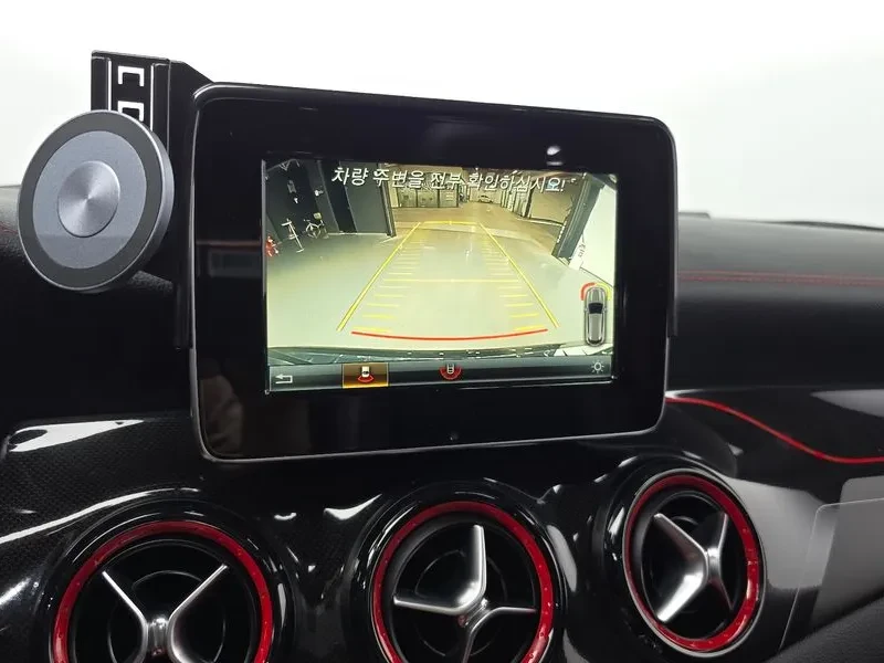 Mercedes-Benz GLA 45 AMG 4Matic, снимка 14 - Автомобили и джипове - 56067204