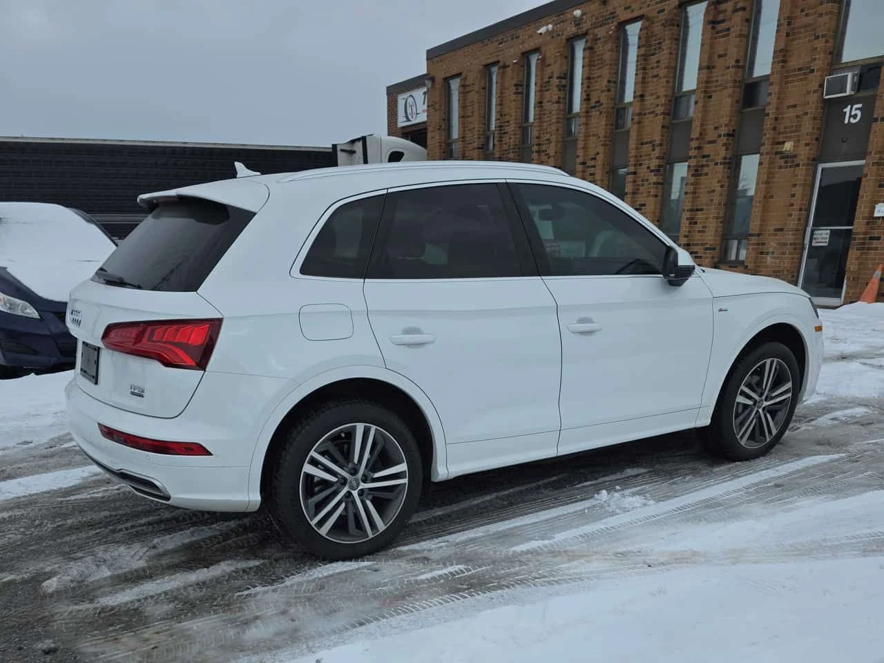 Audi Q5 * Technik * 2 КЛЮЧА* ПОДГРЕВ* PANO* , снимка 3 - Автомобили и джипове - 53895878