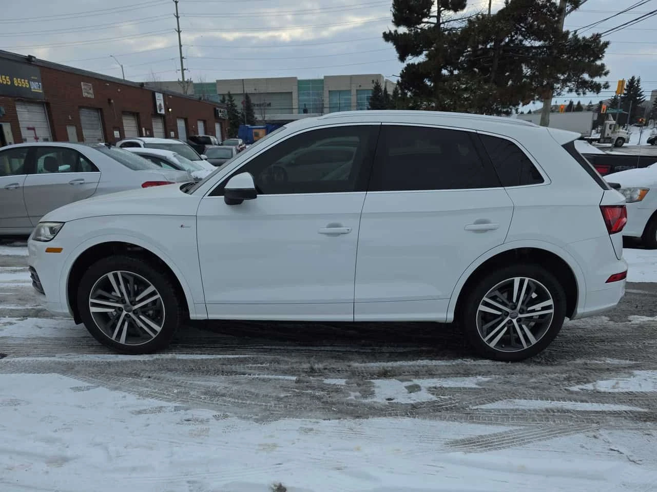 Audi Q5 * Technik * 2 КЛЮЧА* ПОДГРЕВ* PANO* , снимка 2 - Автомобили и джипове - 53895878