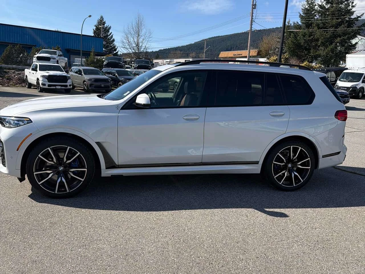 BMW X7 XDRIVE40i * HEAD-UP * DISTRONIC * 360 * ПАНОРАМА , снимка 3 - Автомобили и джипове - 54218523