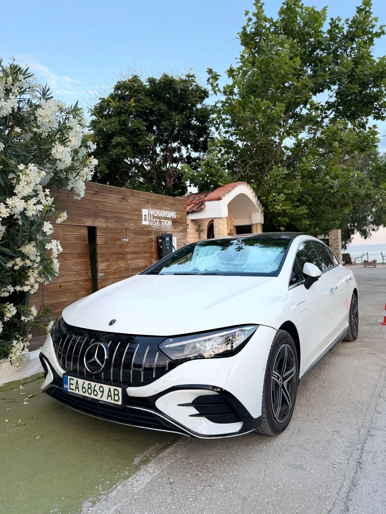 Mercedes-Benz EQE 300 AMG 5г гаранция SOH 96, 3%, снимка 2 - Автомобили и джипове - 55027036