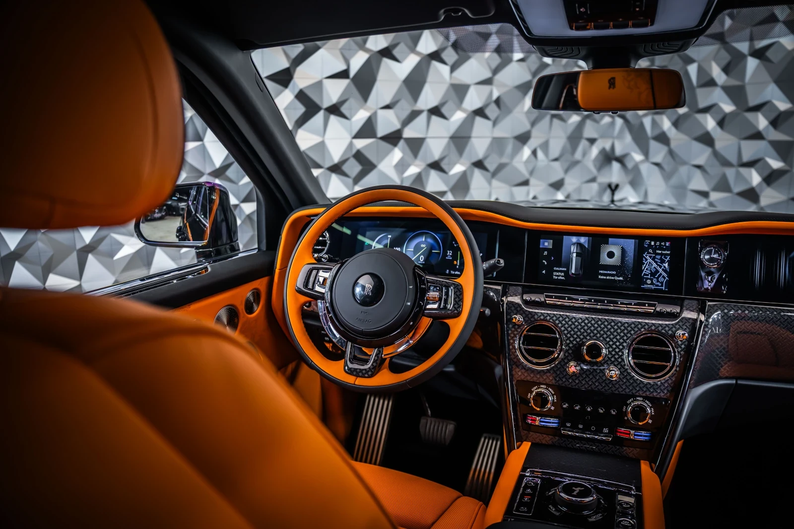 Rolls-Royce Cullinan Black Badge Series II* Full* ЛИЗИНГ, снимка 11 - Автомобили и джипове - 56084679
