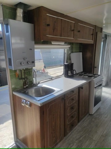 Каравана Mirage Stacaravan, снимка 7 - Каравани и кемпери - 53043804