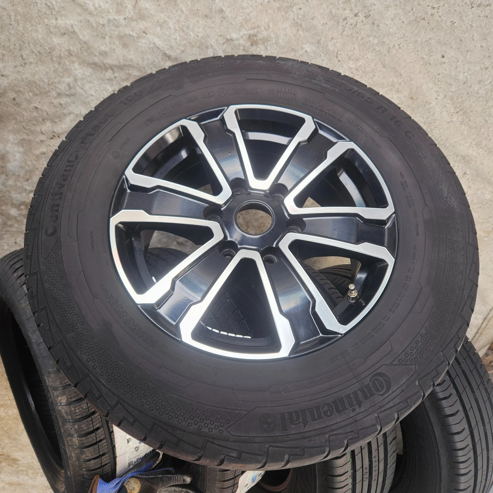 Гуми Летни 235/65R16, снимка 6 - Гуми и джанти - 54027700