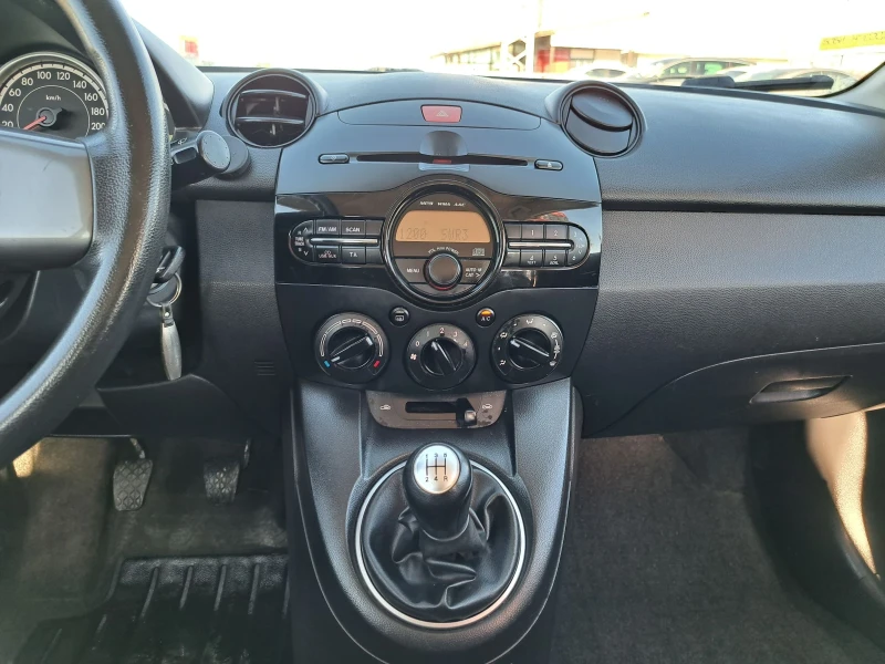 Mazda 2 1.4i/2013/137000км/EUR5, снимка 12 - Автомобили и джипове - 48349855