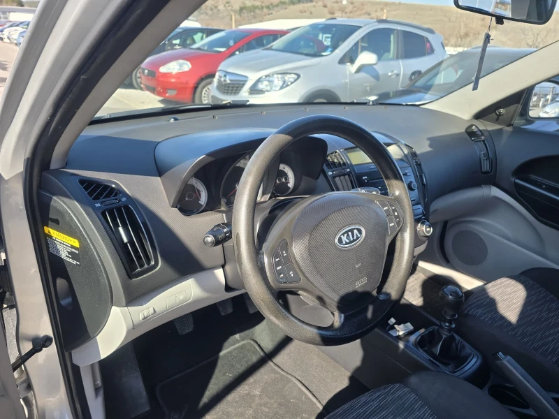 Kia Ceed CRDI, снимка 13 - Автомобили и джипове - 49399128