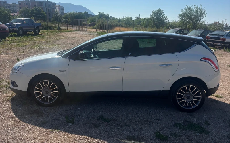 Lancia Delta 1.6 M-jet, снимка 8 - Автомобили и джипове - 50889716