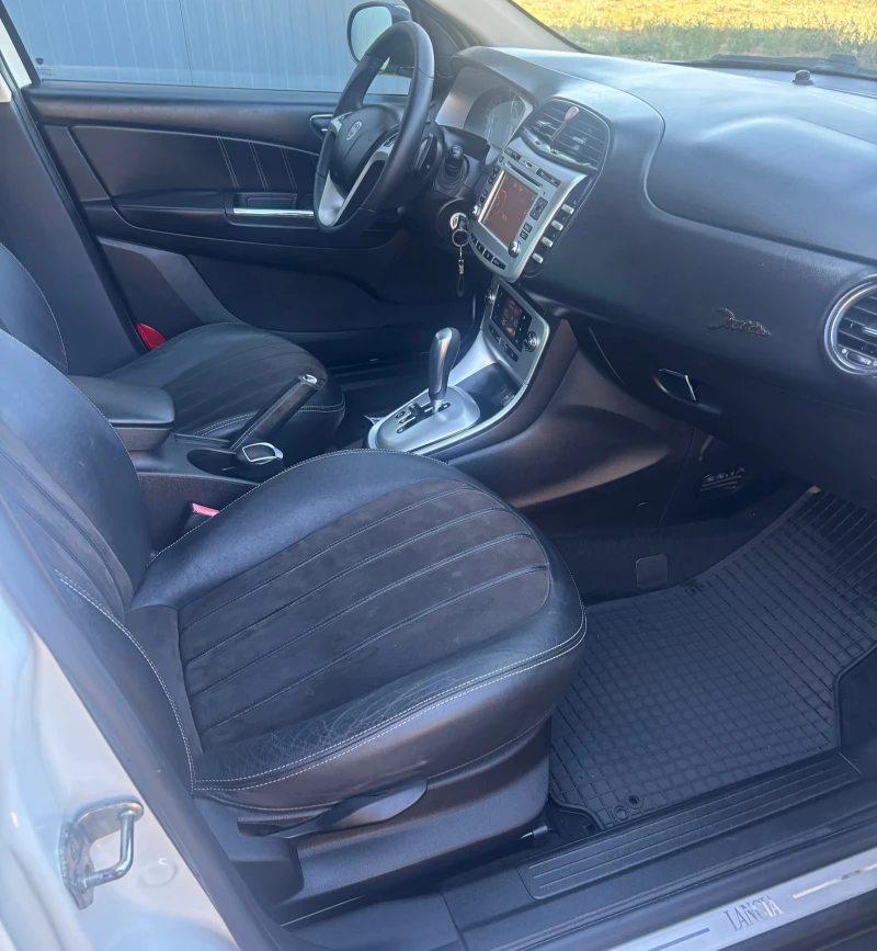 Lancia Delta 1.6 M-jet, снимка 11 - Автомобили и джипове - 50889716