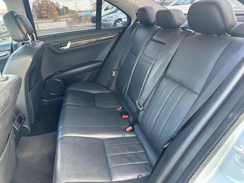 Mercedes-Benz C 350 ГАЗОВА УРЕДБА* 272к.с* КОЖА* НАВИГАЦИЯ, снимка 13 - Автомобили и джипове - 51835157