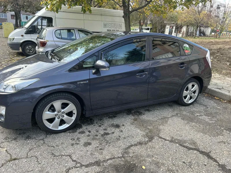 Toyota Prius Хечбек, снимка 9 - Автомобили и джипове - 52395568