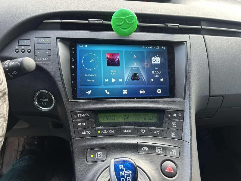 Toyota Prius Хечбек, снимка 4 - Автомобили и джипове - 52395568