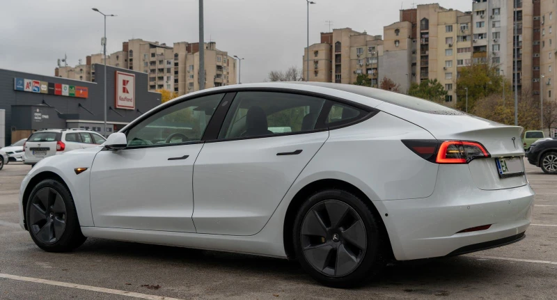 Tesla Model 3 SR + , снимка 3 - Автомобили и джипове - 52444346