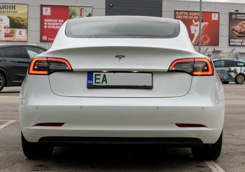 Tesla Model 3 SR + , снимка 2 - Автомобили и джипове - 52444346
