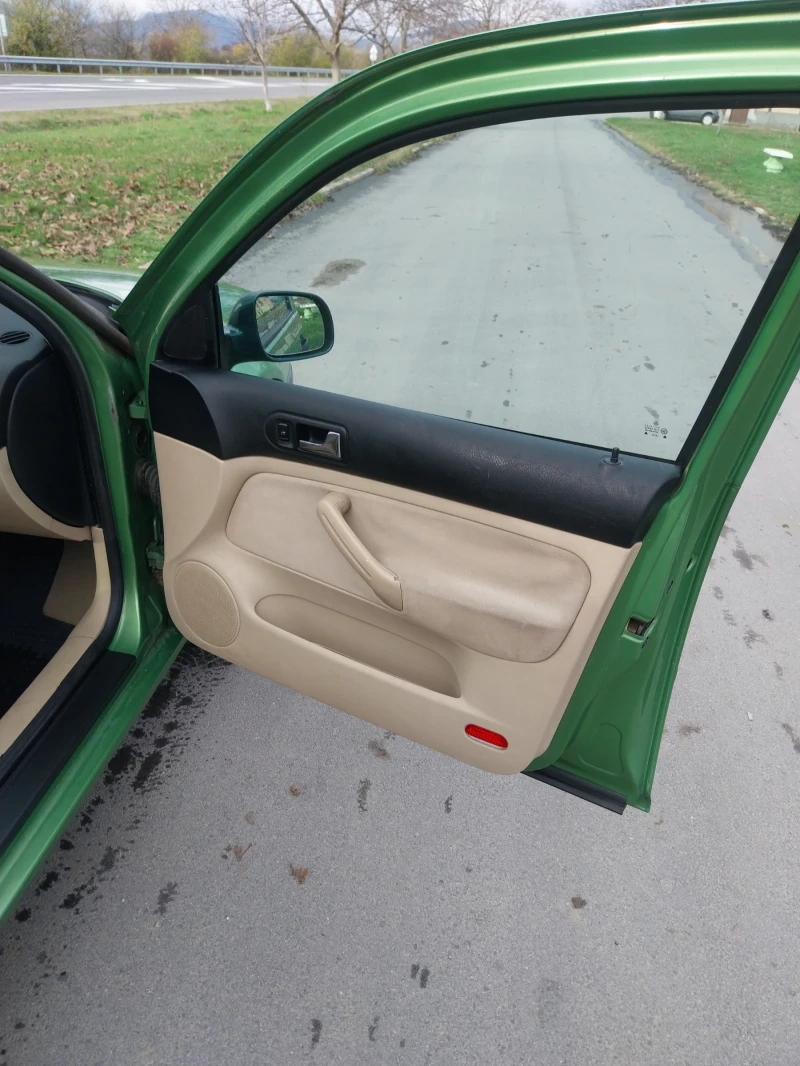 VW Golf 1.6, снимка 8 - Автомобили и джипове - 52592289