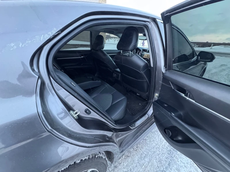 Toyota Camry 2.5 SE, снимка 14 - Автомобили и джипове - 53207395