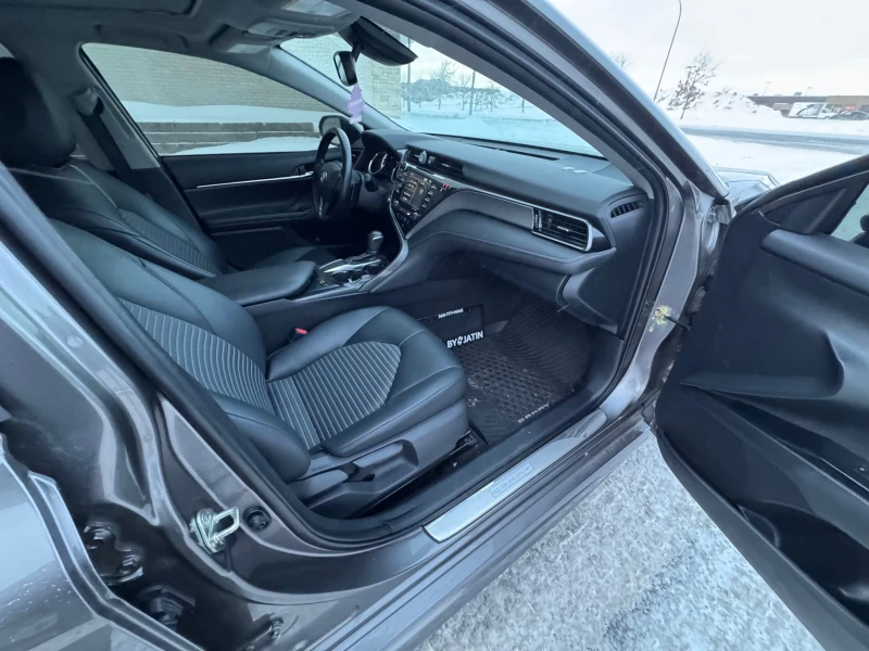 Toyota Camry 2.5 SE, снимка 13 - Автомобили и джипове - 53207395