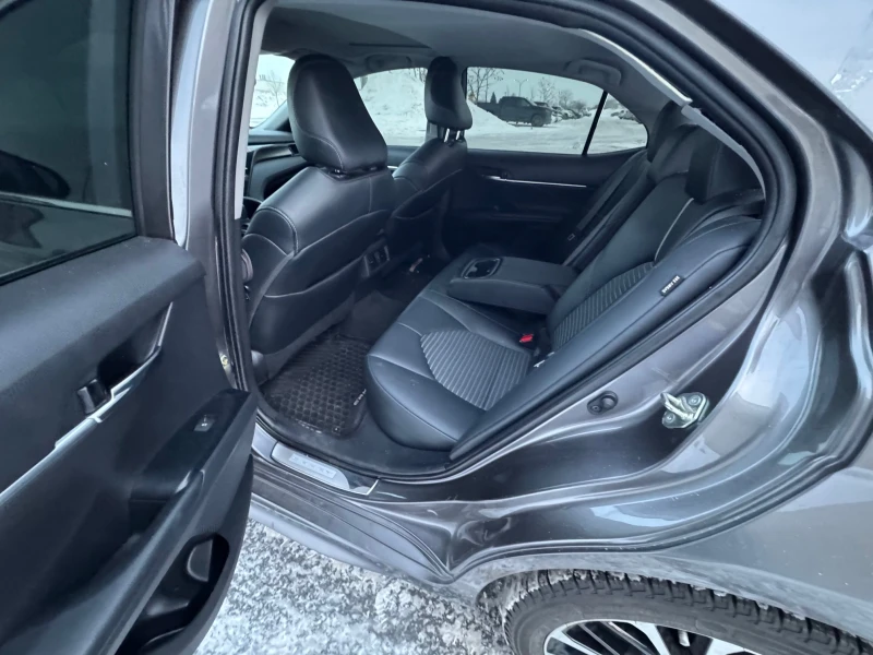 Toyota Camry 2.5 SE, снимка 12 - Автомобили и джипове - 53207395