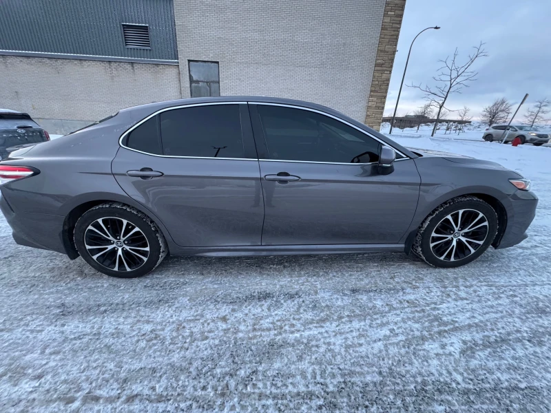 Toyota Camry 2.5 SE, снимка 4 - Автомобили и джипове - 53207395