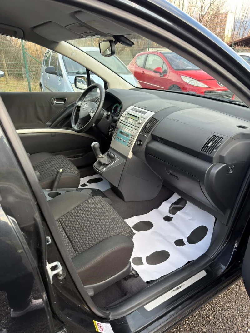 Toyota Corolla verso 2.2 D4D Facelift Климатроник , снимка 7 - Автомобили и джипове - 53322374