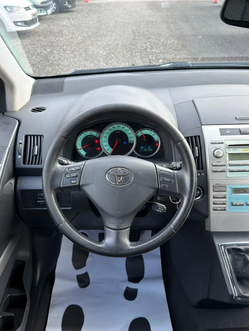 Toyota Corolla verso 2.2 D4D Facelift Климатроник , снимка 10 - Автомобили и джипове - 53322374