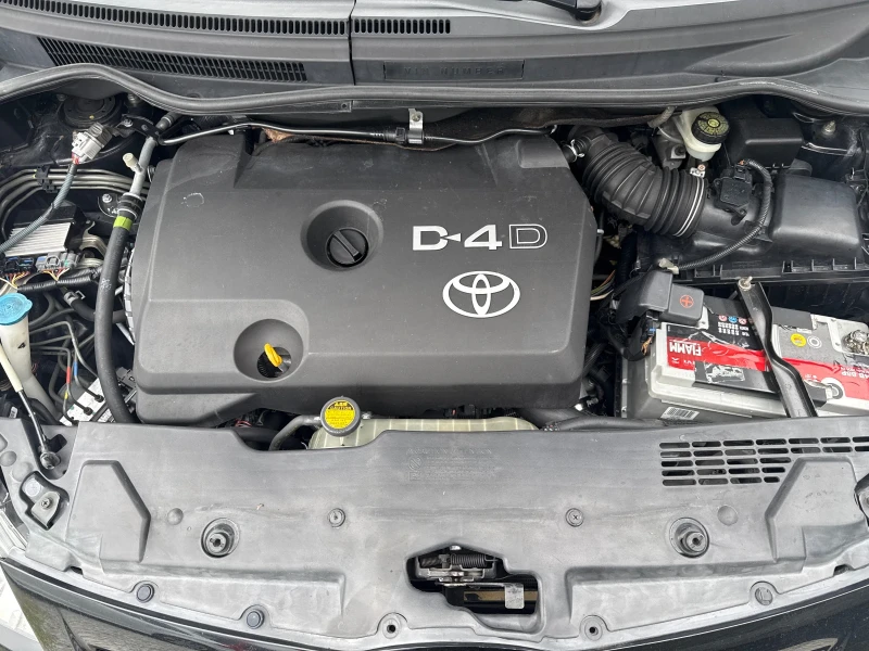 Toyota Corolla verso 2.2 D4D Facelift Климатроник , снимка 12 - Автомобили и джипове - 53322374