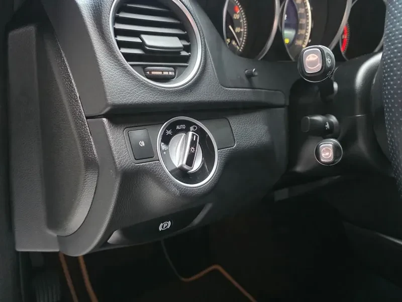 Mercedes-Benz C 220 2.2, снимка 15 - Автомобили и джипове - 54278166