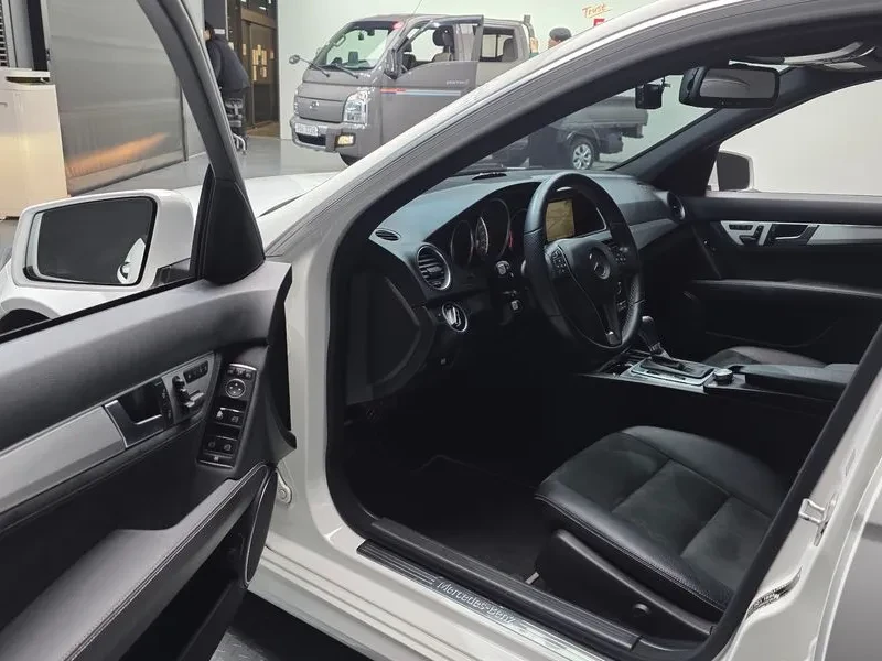 Mercedes-Benz C 220 2.2, снимка 10 - Автомобили и джипове - 54278166