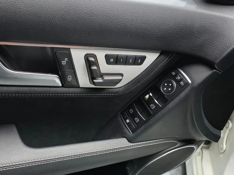 Mercedes-Benz C 220 2.2, снимка 14 - Автомобили и джипове - 54278166