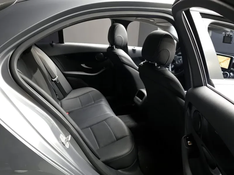 Mercedes-Benz C 200, снимка 11 - Автомобили и джипове - 55015252