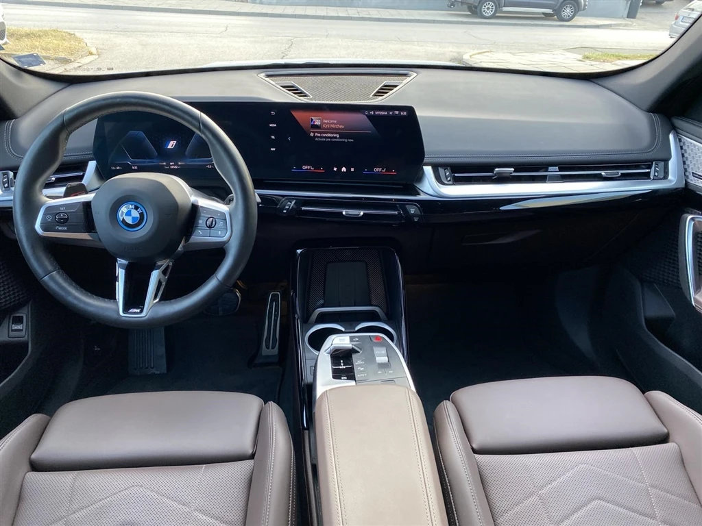 BMW iX1 eDrive20 - изображение 7