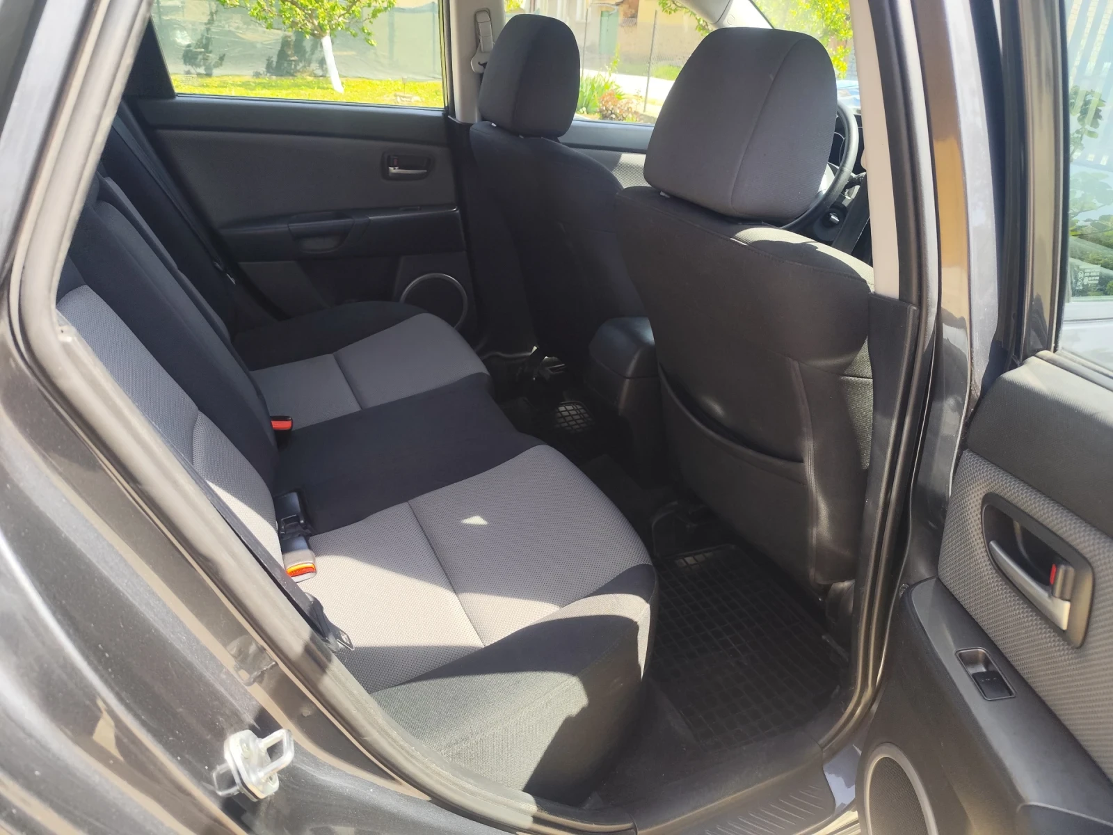 Mazda 3 1.6 Diesel , снимка 6 - Автомобили и джипове - 54383009