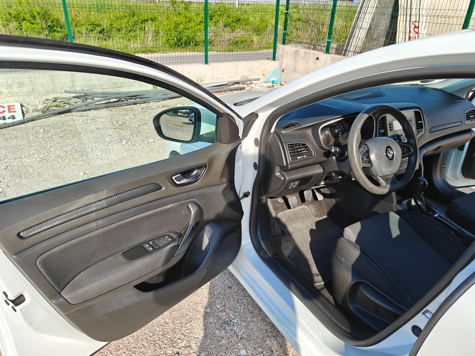 Renault Megane 4, снимка 6 - Автомобили и джипове - 54865368