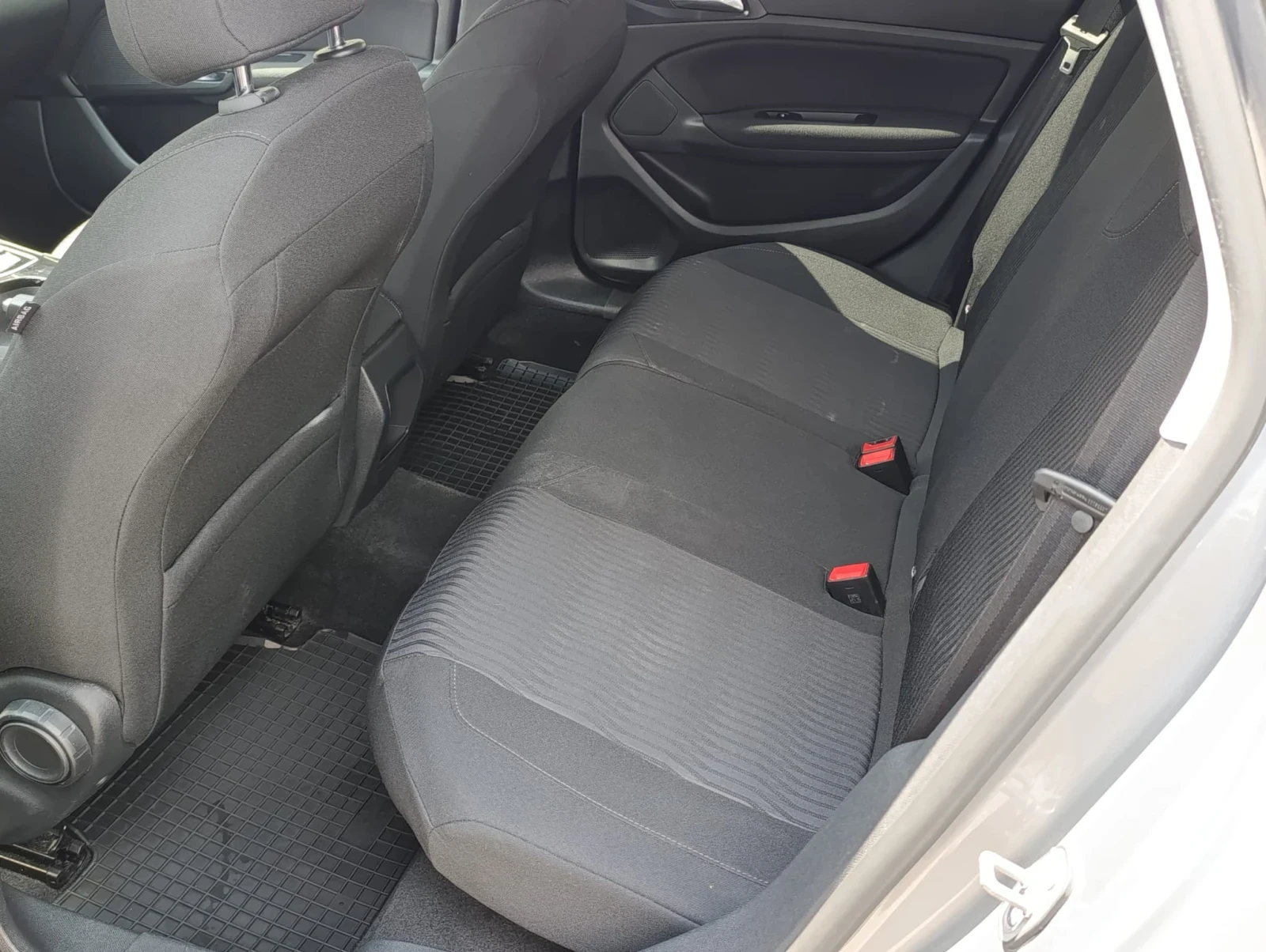 Peugeot 308 1.2i SW Automatic , снимка 9 - Автомобили и джипове - 54956071