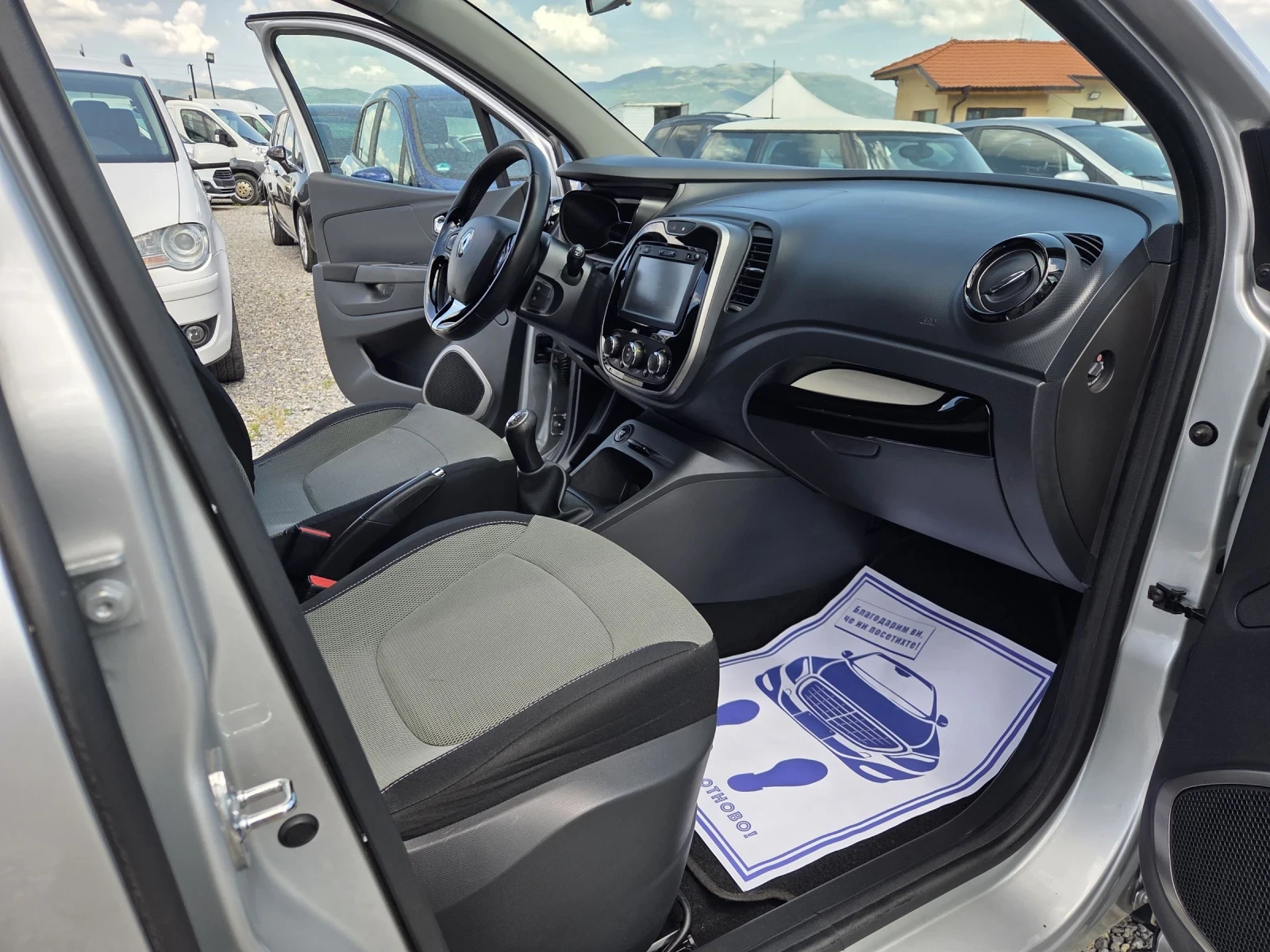 Renault Captur 1.5 dci, снимка 8 - Автомобили и джипове - 55101909