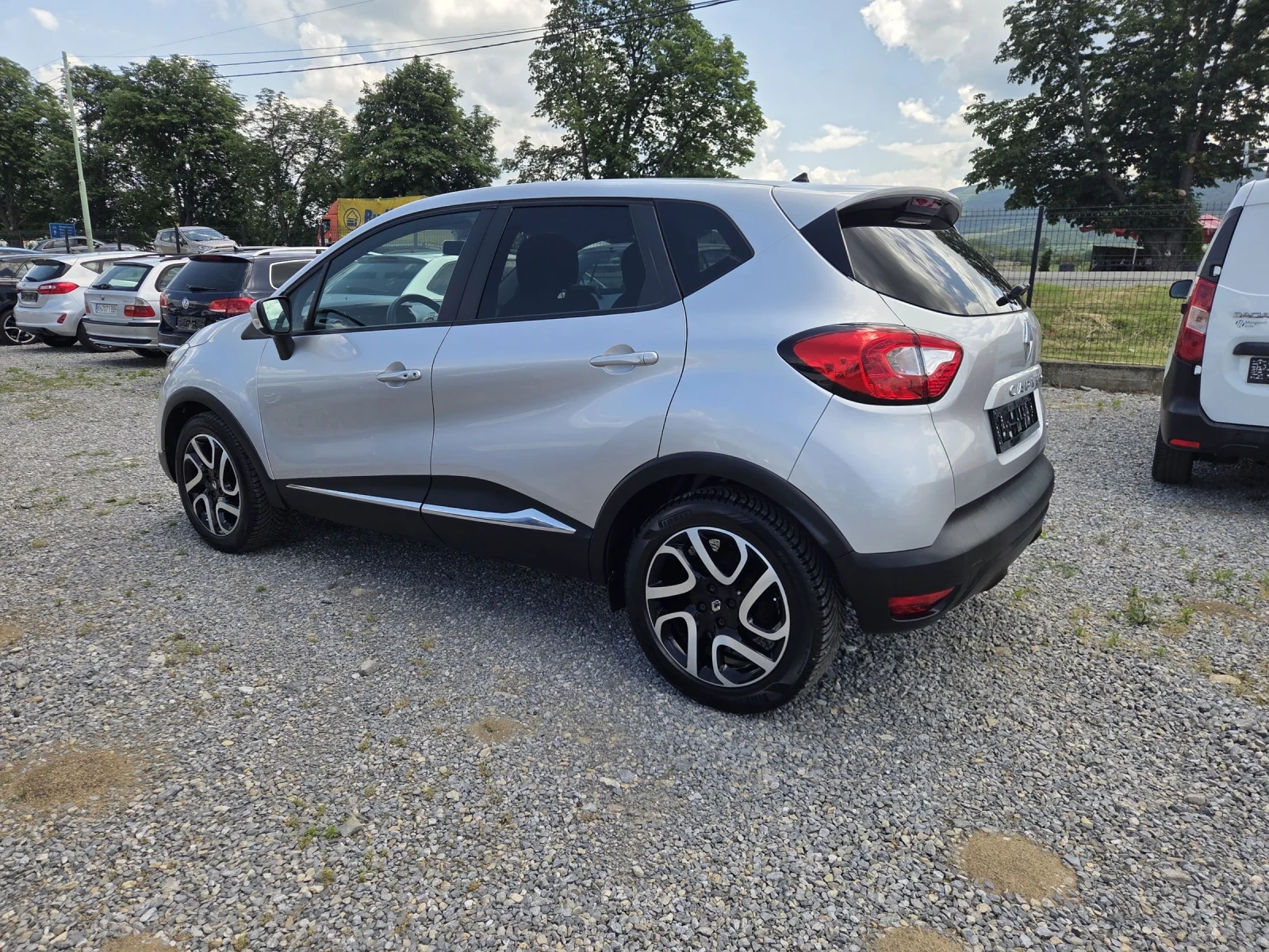 Renault Captur 1.5 dci, снимка 4 - Автомобили и джипове - 55101909