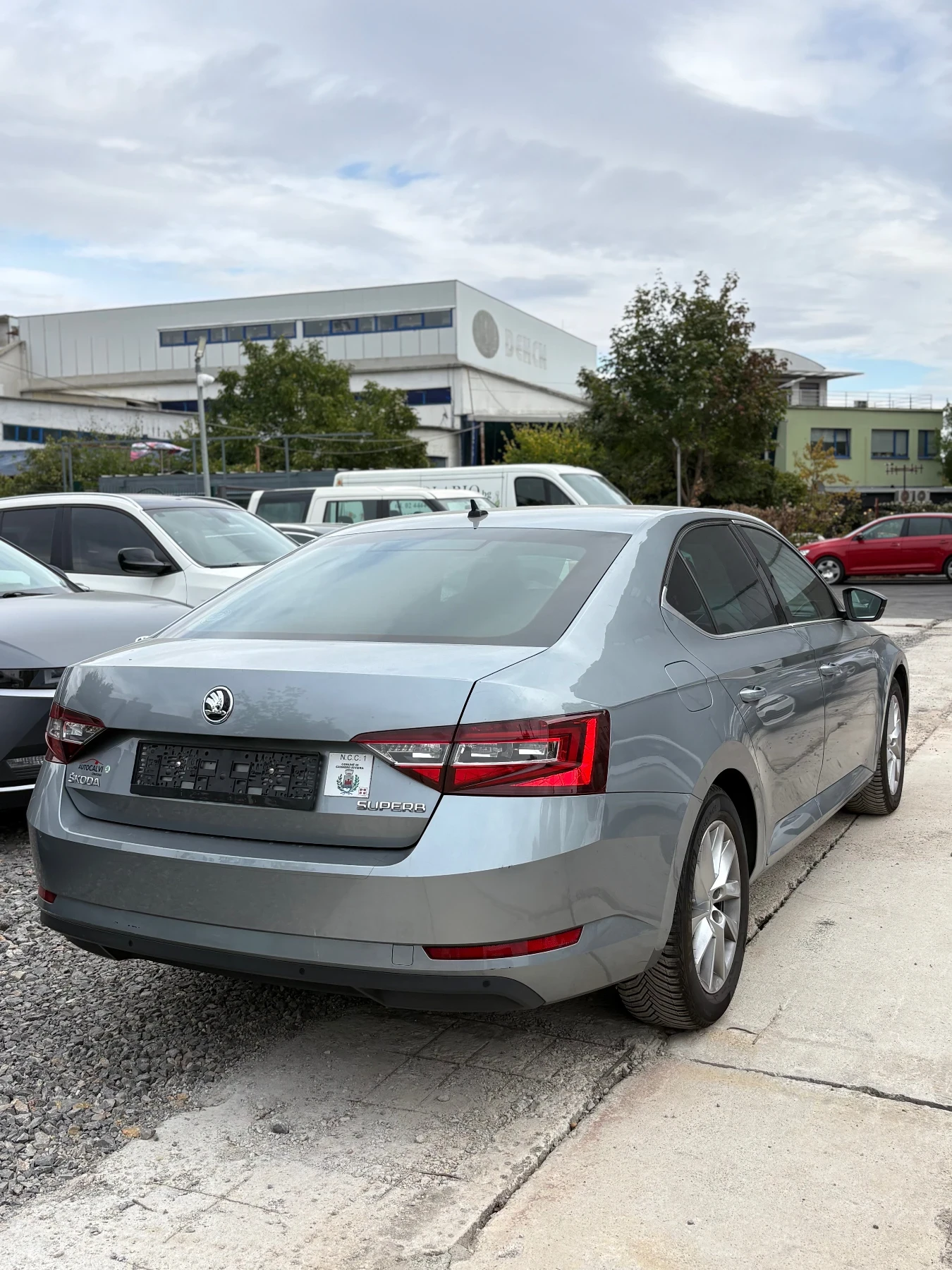 Skoda Superb 2.0TDi* АЛКАНАТАРА* ЕЛ* ПАМЕТ, снимка 4 - Автомобили и джипове - 56225104