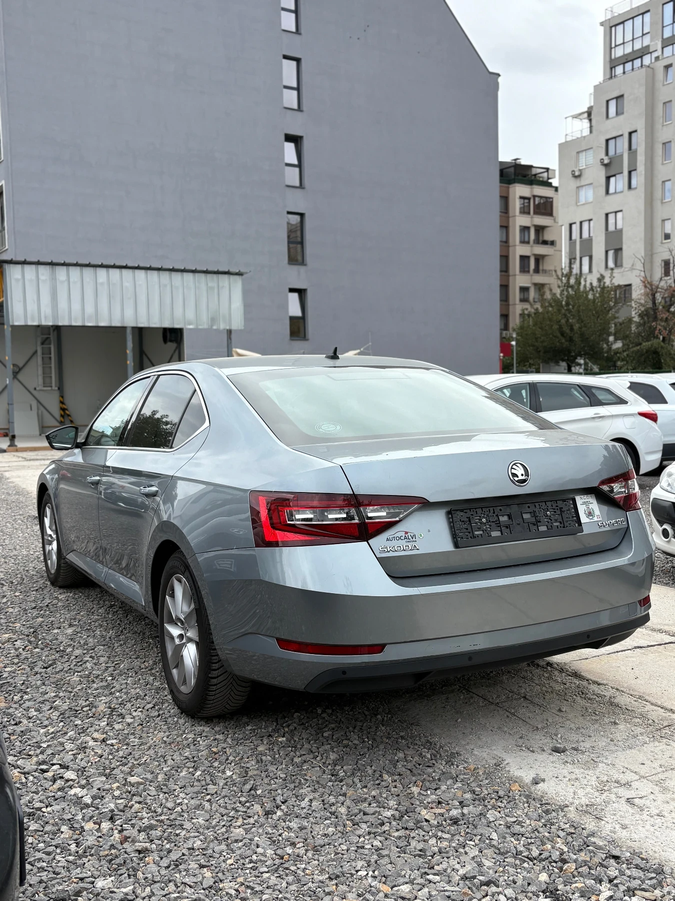 Skoda Superb 2.0TDi* АЛКАНАТАРА* ЕЛ* ПАМЕТ, снимка 5 - Автомобили и джипове - 56225104