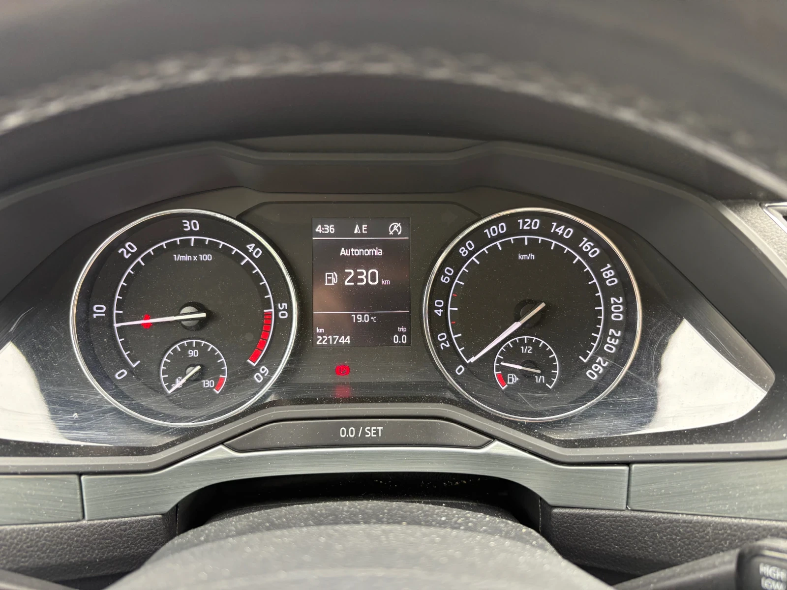 Skoda Superb 2.0TDi* АЛКАНАТАРА* ЕЛ* ПАМЕТ, снимка 12 - Автомобили и джипове - 56225104