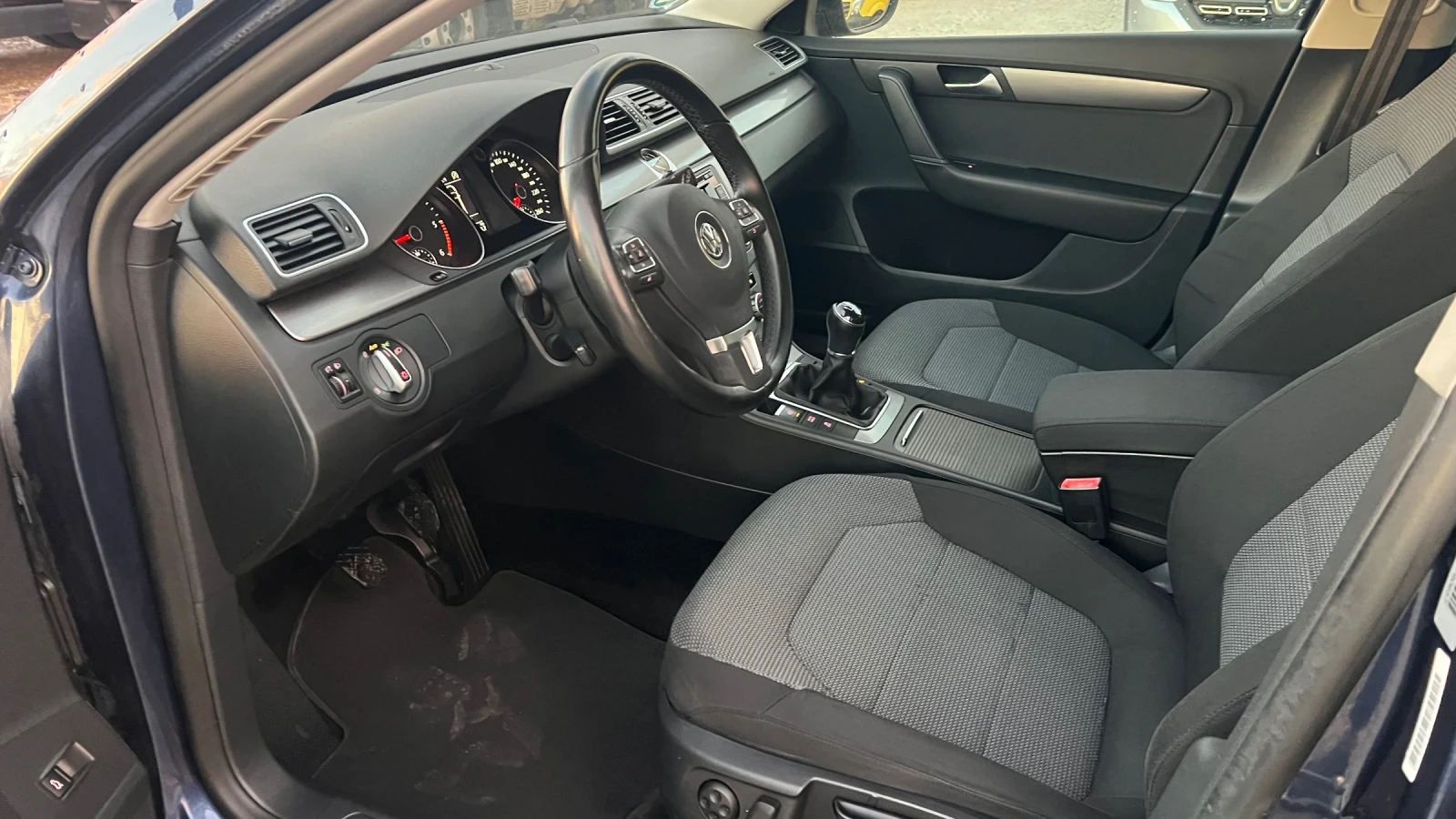 VW Passat 2.0 140 Безупречен, снимка 7 - Автомобили и джипове - 56261454