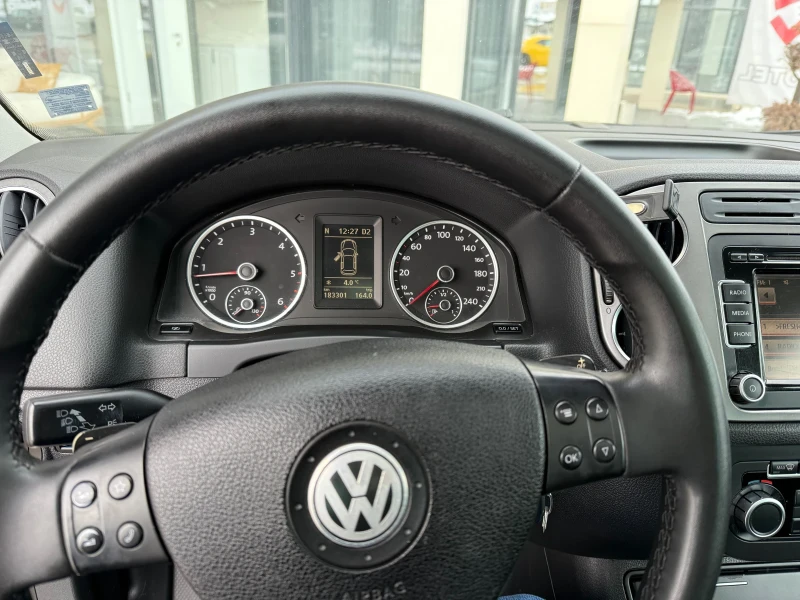 VW Tiguan Обслужен/Всички Екстри, снимка 17 - Автомобили и джипове - 48703617