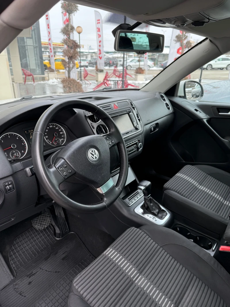 VW Tiguan Обслужен/Всички Екстри, снимка 14 - Автомобили и джипове - 48703617