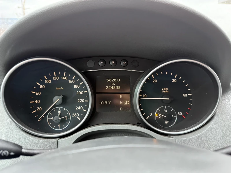 Mercedes-Benz ML 320 НА* ПРУЖИНИ* УНИКАТ, снимка 13 - Автомобили и джипове - 49200228