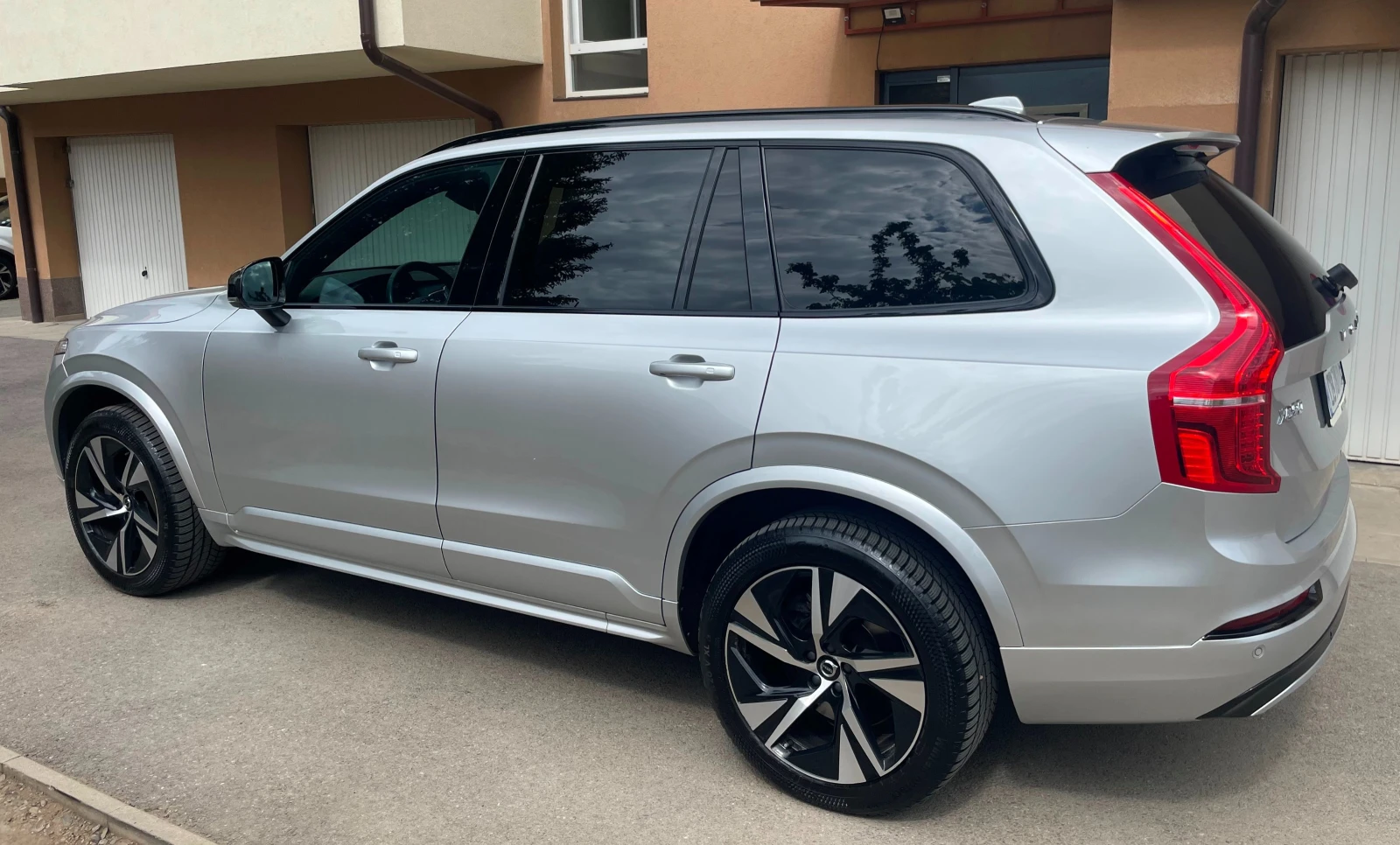 Volvo Xc90 B5 (D) Mild hybrid 2, 0L 235hp AT8 AWD - изображение 2