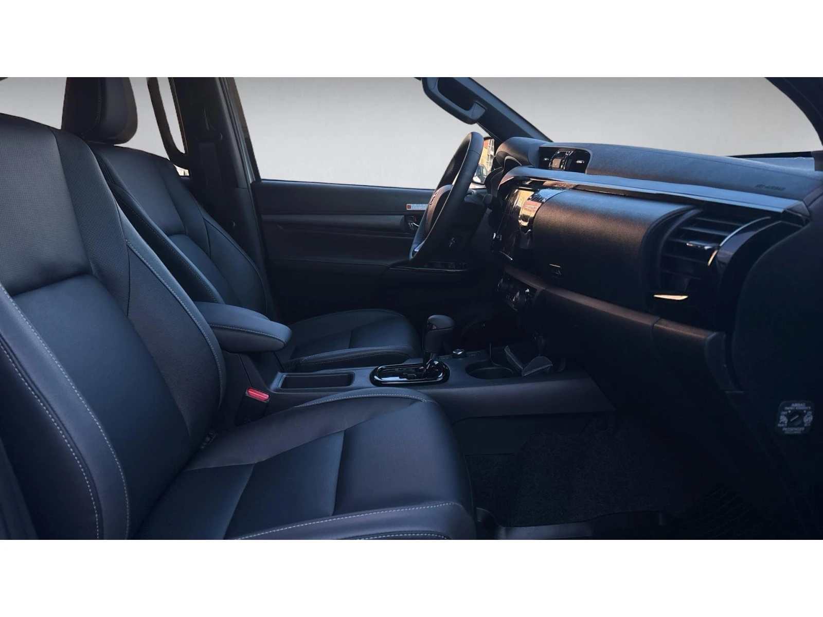 Toyota Hilux 2.8 INVINCIBLE JBL 6AT, ������� ������ �� 331   | Mobile.bg � ����������� 6