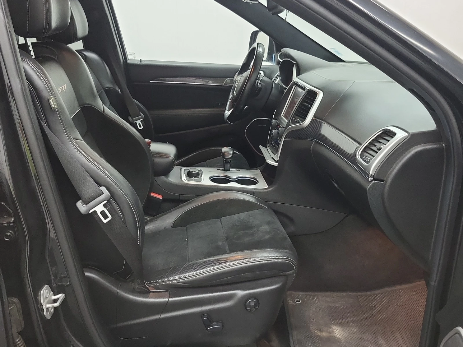 Jeep Grand cherokee SRT/6.4/AWD/CARFAX/АВТО КРЕДИТ, снимка 10 - Автомобили и джипове - 54976870