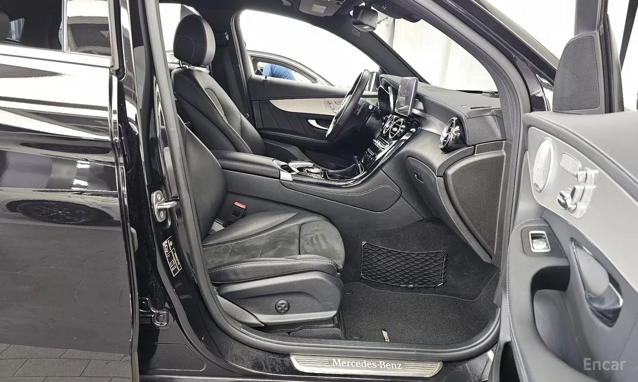 Mercedes-Benz GLC Coupe 300* 4MATIC AMG Line* 360* HED* Burmester, снимка 8 - Автомобили и джипове - 55570783