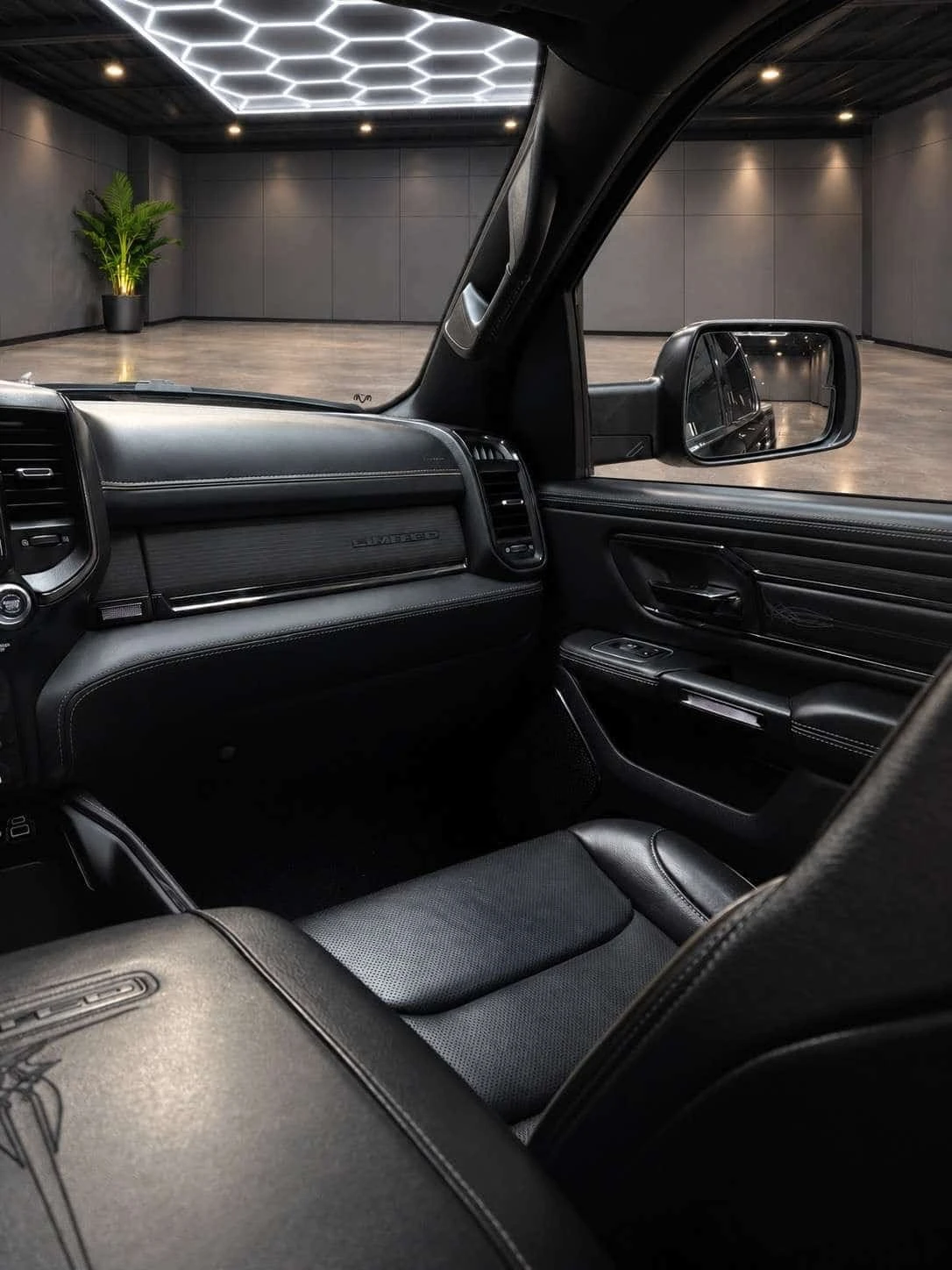Dodge RAM 1500 * Limited 4x4 Crew Cab 5'7 Box * CARFAX *  | Mobile.bg � ����������� 9