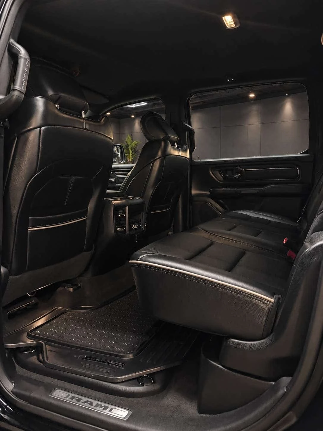 Dodge RAM 1500 * Limited 4x4 Crew Cab 5'7 Box * CARFAX *  | Mobile.bg � ����������� 17
