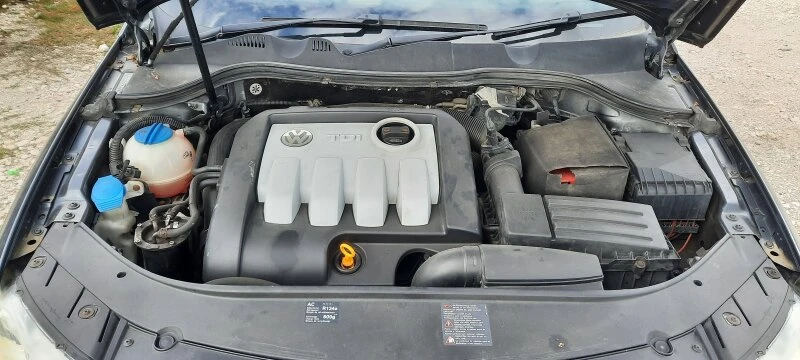 VW Passat 1.9 TDI, снимка 9 - Автомобили и джипове - 38073359