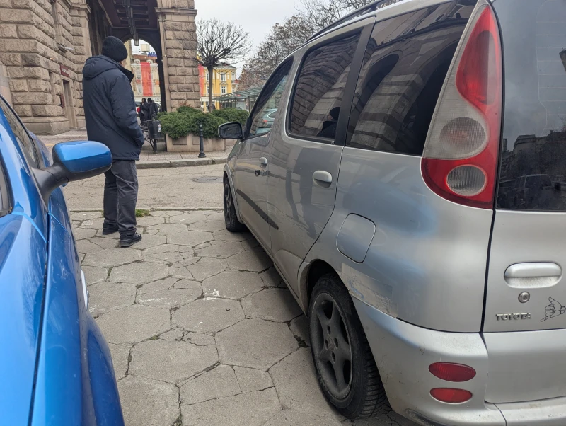 Toyota Yaris verso 1.3, снимка 5 - Автомобили и джипове - 48470704